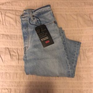 Levi’s Light Wash Ribcage Straight Jeans